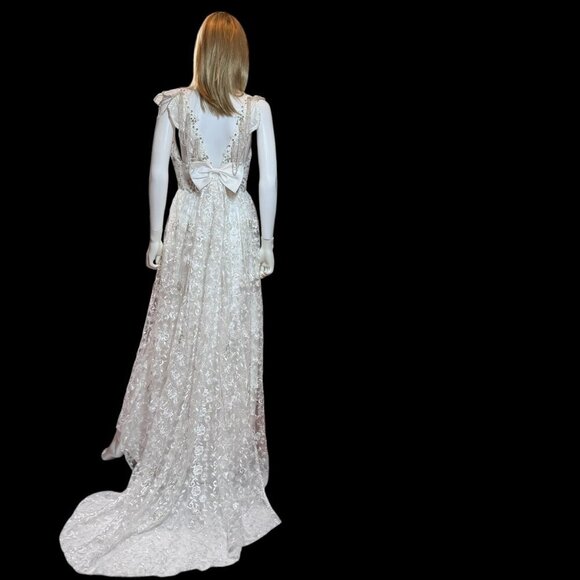 Bridal Gown - Picture 2 of 16